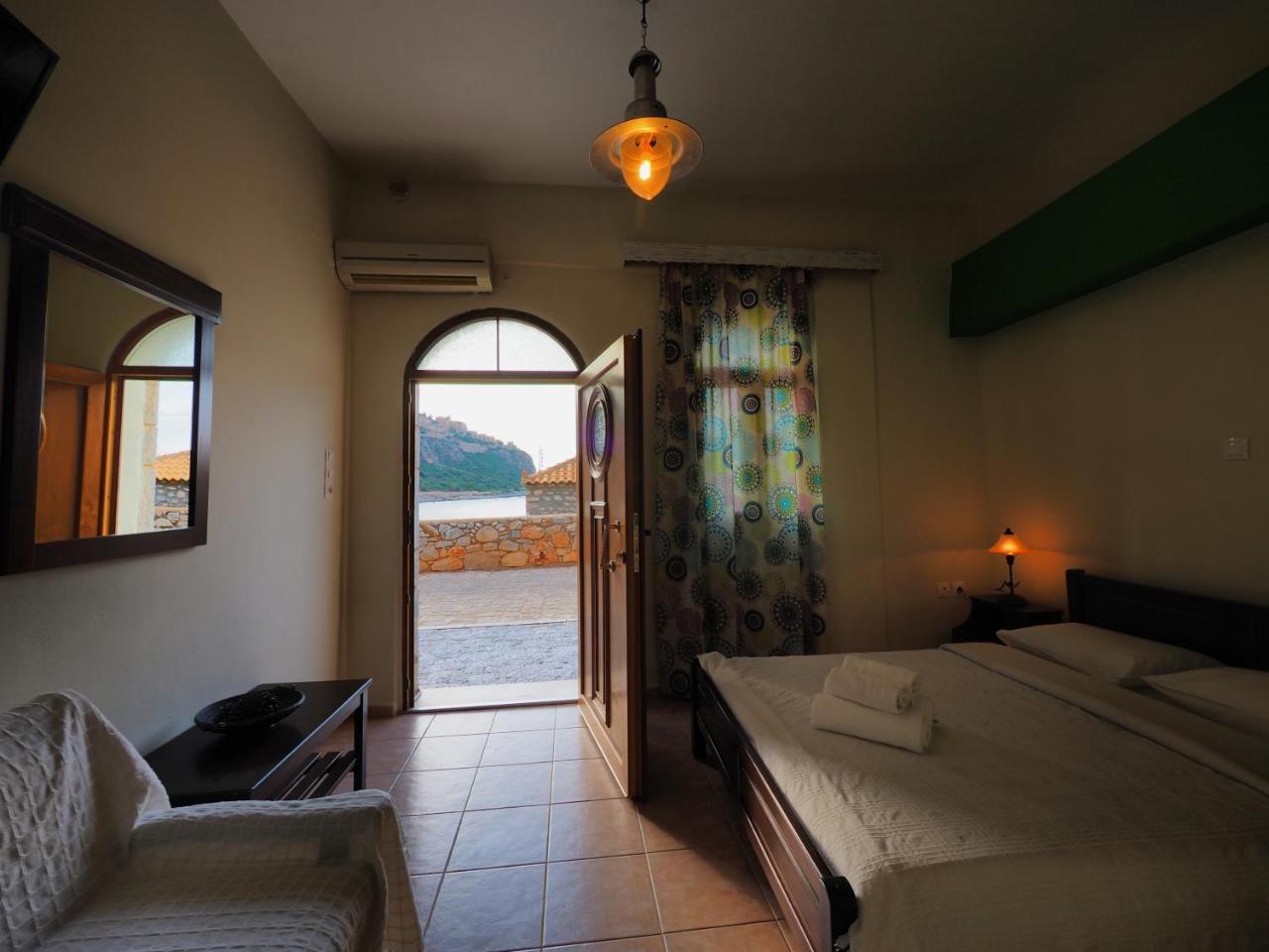 Sophia Limeni Apartments And Studios Bagian luar foto